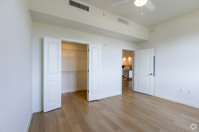 1 habitación, 1 baño - 757 pies cuadrados - Dormitorio - South Pointe Apartments