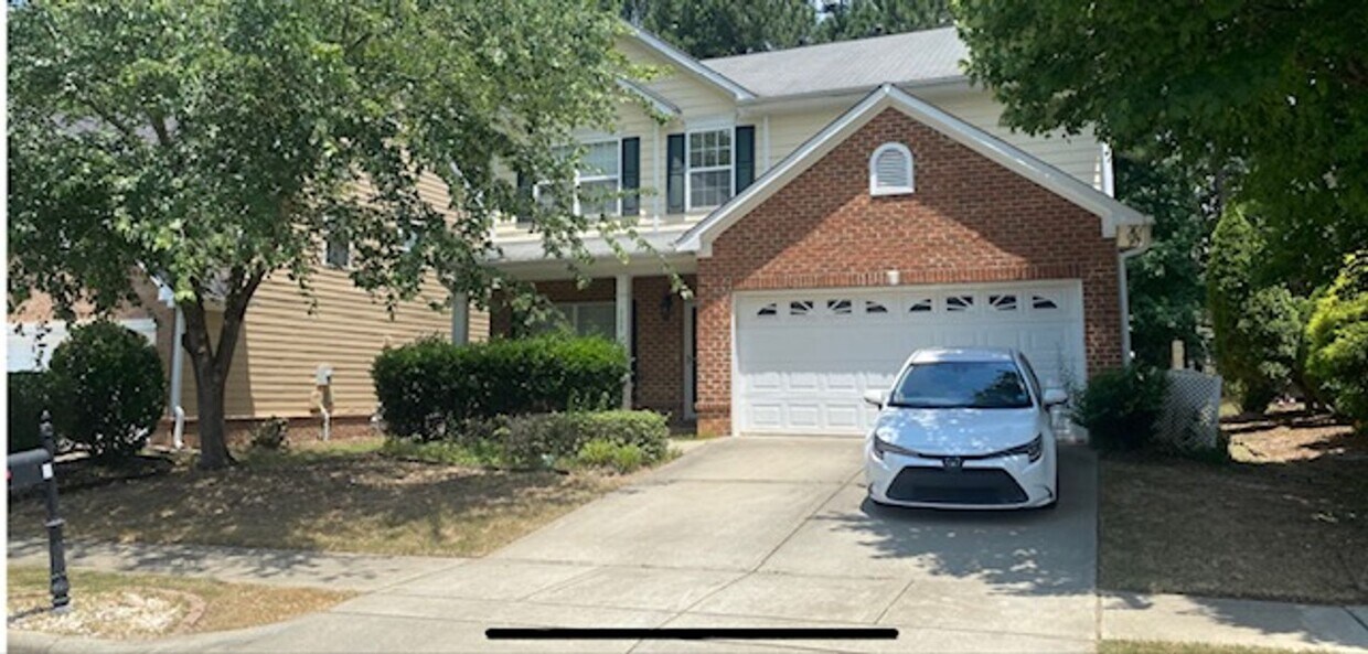 Primary Photo - 209 October Glory Ln