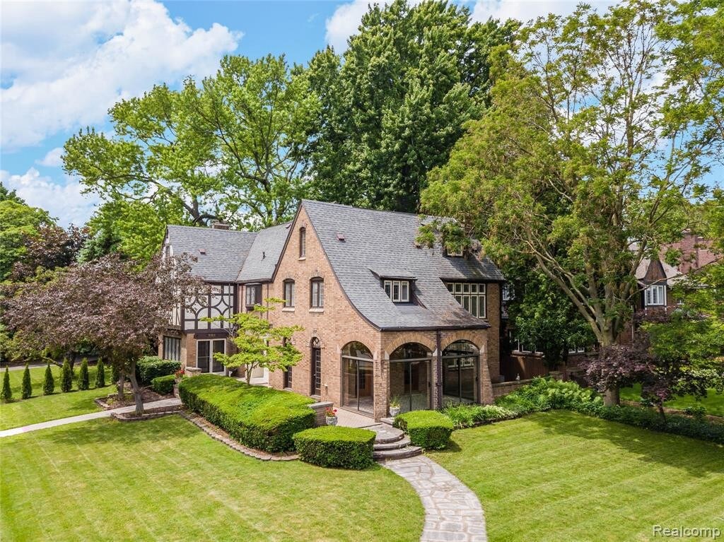 Primary Photo - 905 Berkshire Rd