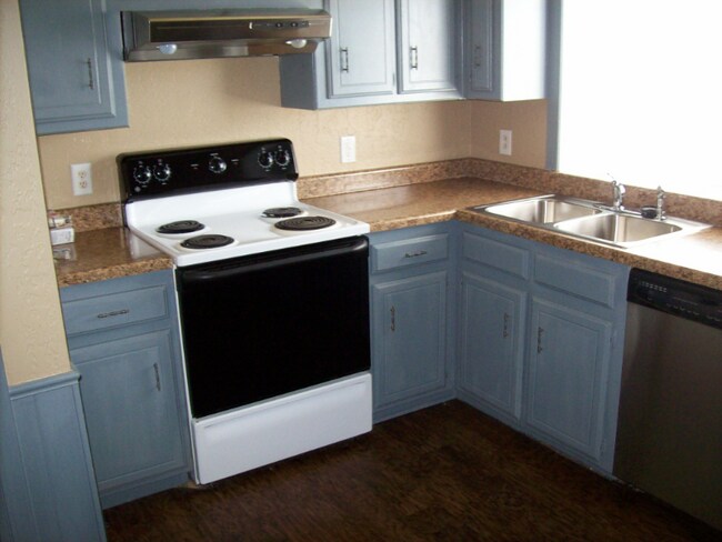 Building Photo - 410 S Greengate Dr