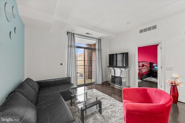 Photo - 1111 Oronoco St Apartment