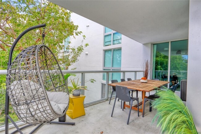 Foto del edificio - 720 NE 62nd St