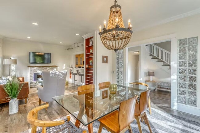Building Photo - 2bd/1.75ba Seattle Home