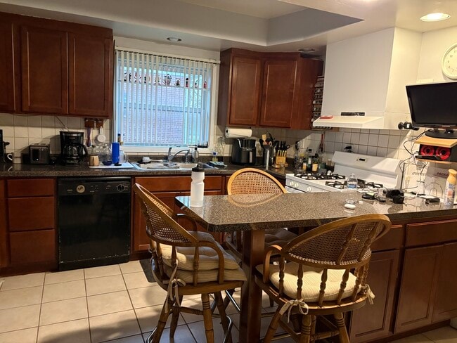 Foto del edificio - 980 County Line Rd