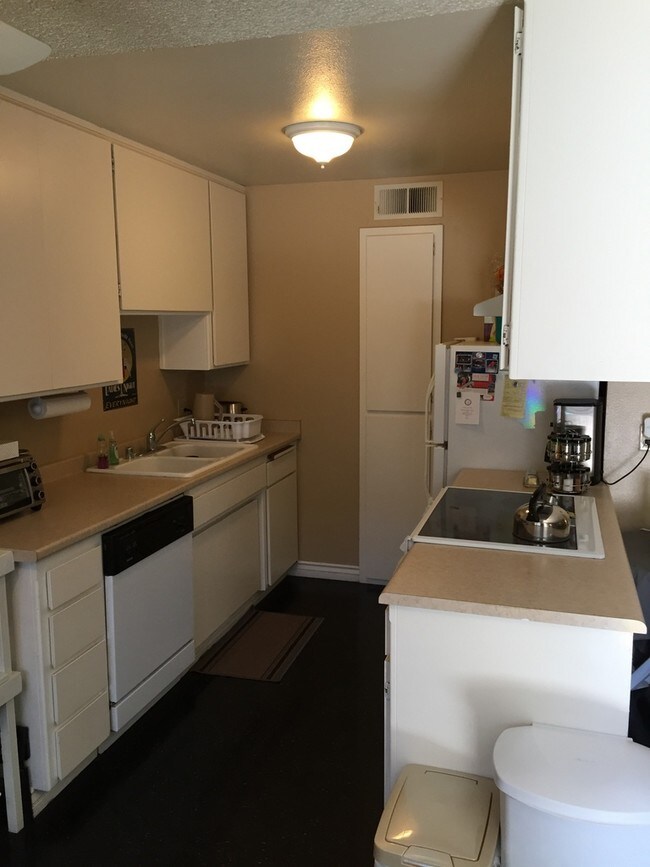 Foto del edificio - 1412 N Cherry St