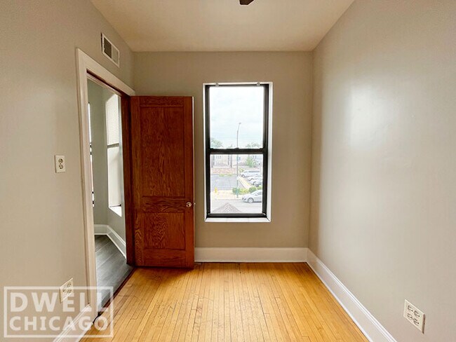 Building Photo - 2636 W Cermak Rd