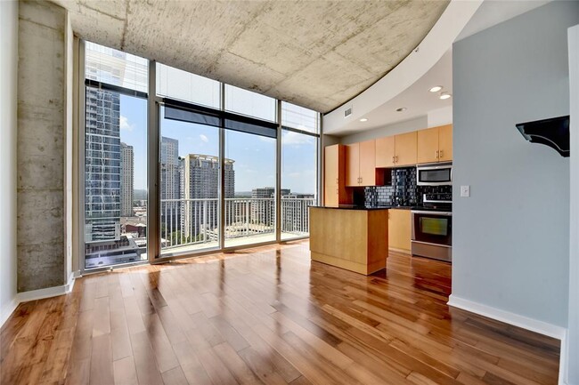 Building Photo - 360 Nueces St