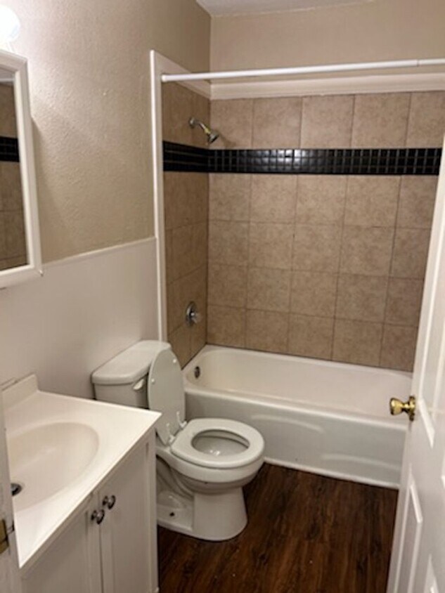 Building Photo - 3 br Home
