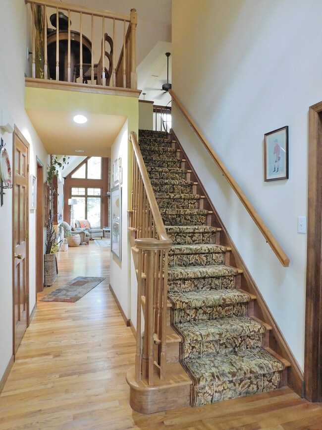 Tenant's Entry, Strs to BR - 19 Timber Ln