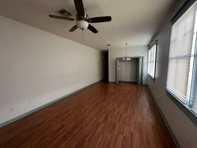 Building Photo - 4533 S Derbigny St