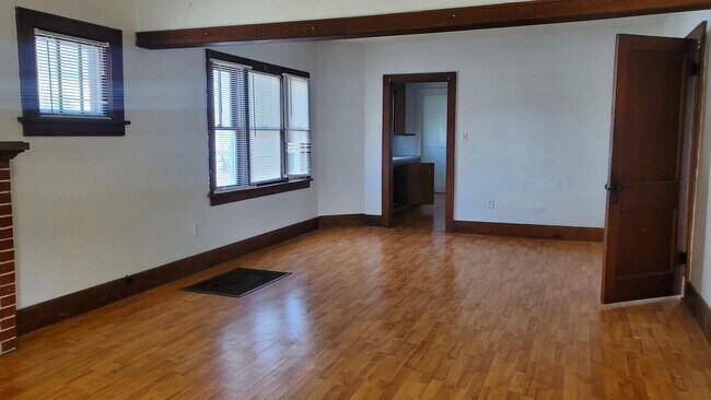 Foto del edificio - 1009 N Grand Ave