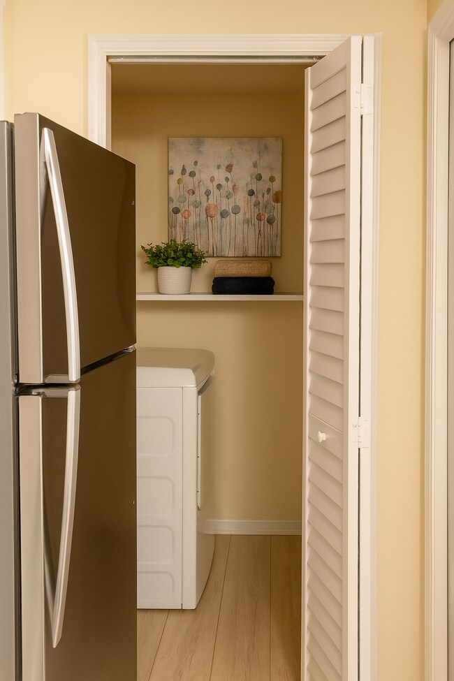 Foto del edificio - 1300 Cedarwood Dr