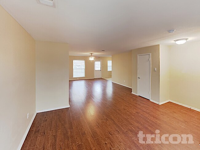 Foto del edificio - 2617 Spiceberry Ln