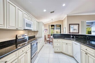 Building Photo - 9078 Shadow Glen Way