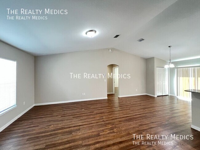 Building Photo - 655 Marion Oaks Ln