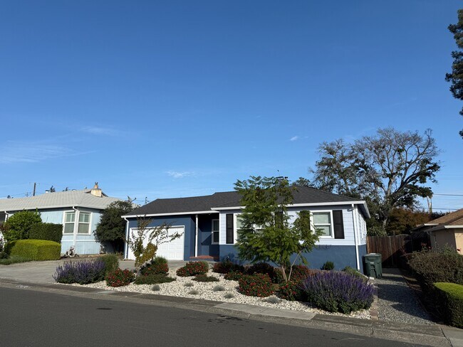 Building Photo - 1020 Highland Ave