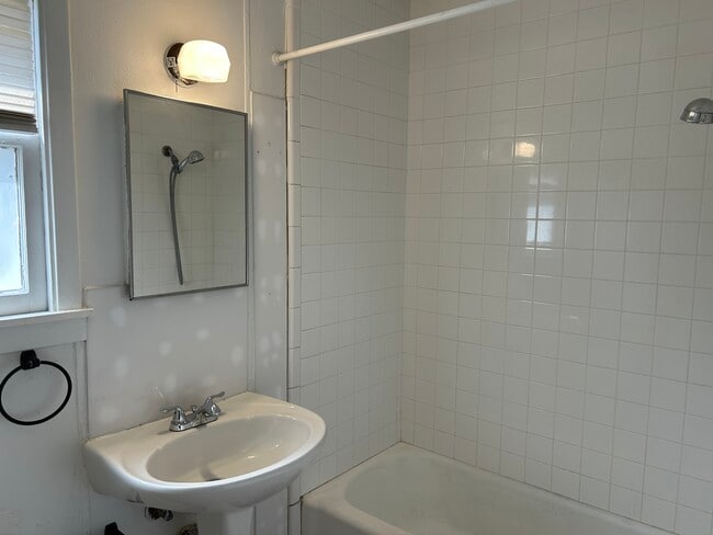 Building Photo - 1802 Vine St