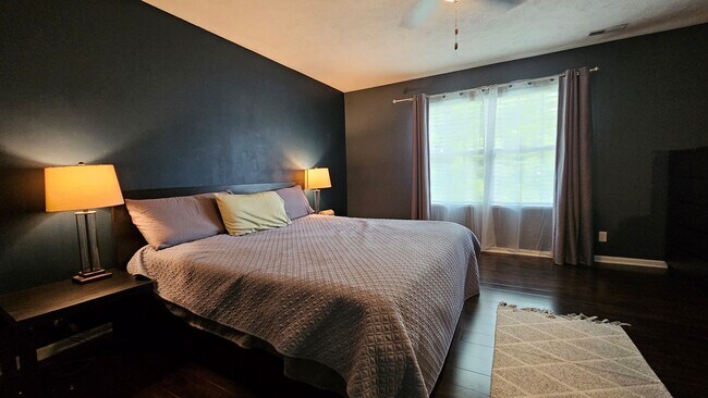 Building Photo - Home For Rent Bellevue.