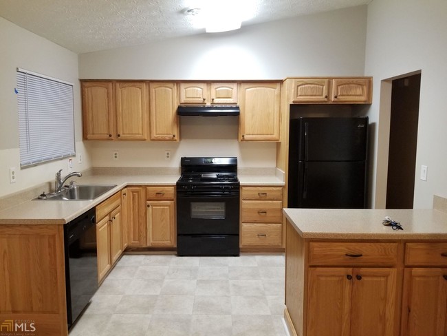 Building Photo - 66 Skylark Ln