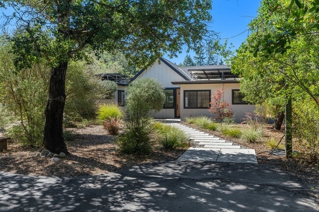 Building Photo - Modern Farmhouse w/ Pool and Paid Utilities