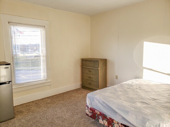 Building Photo - 2037 Lagonda Ave