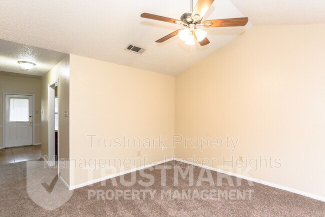 Building Photo - 204 B South Dr