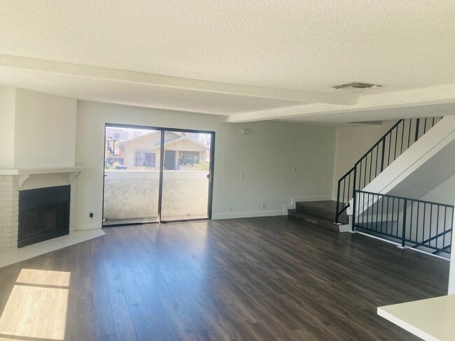 Photo - 829 N Bunker Hill Ave. (Los Angeles, CA) Apartment