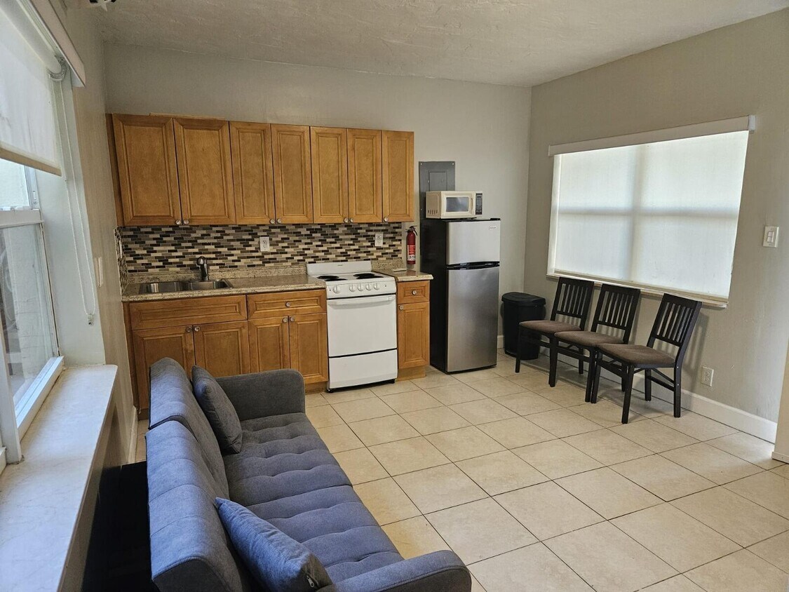 Foto principal - 1136 NE 167th St