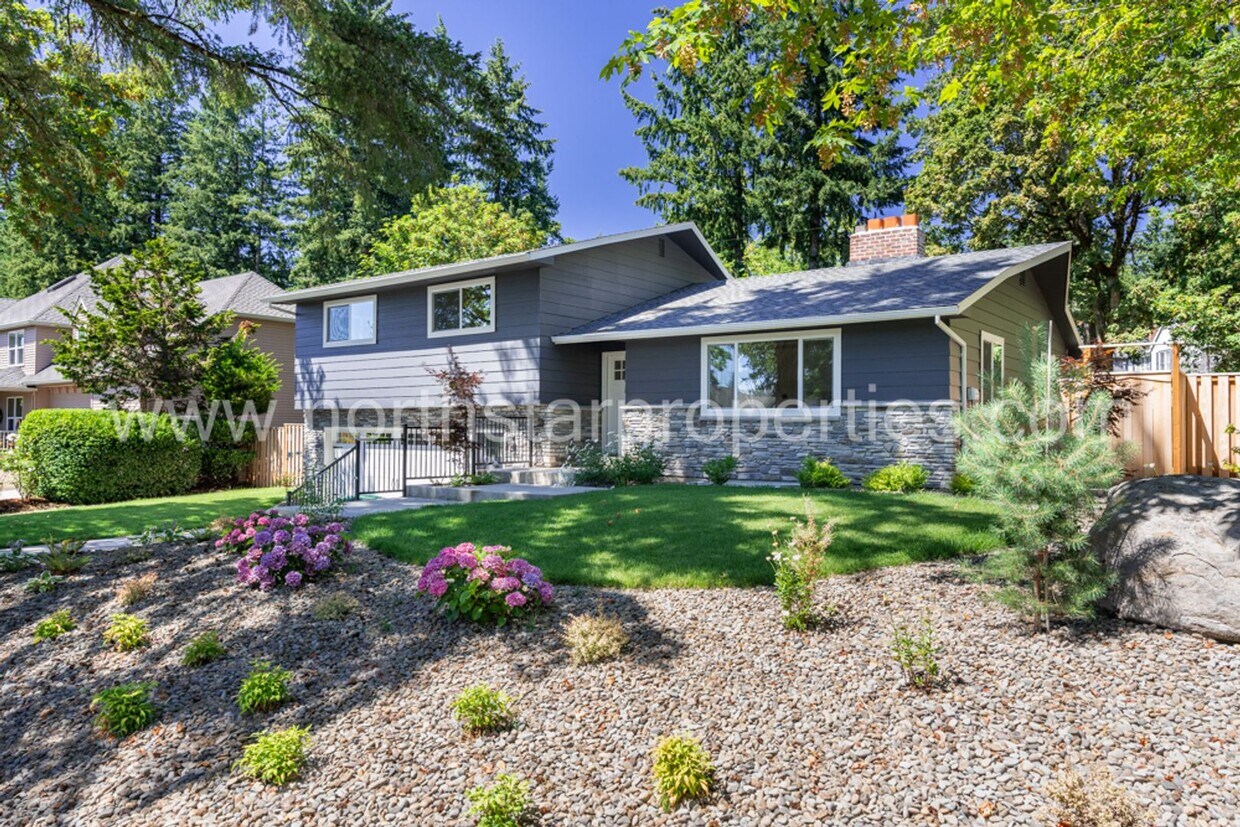 Foto principal - Exceptional Remodel Near Waluga Park