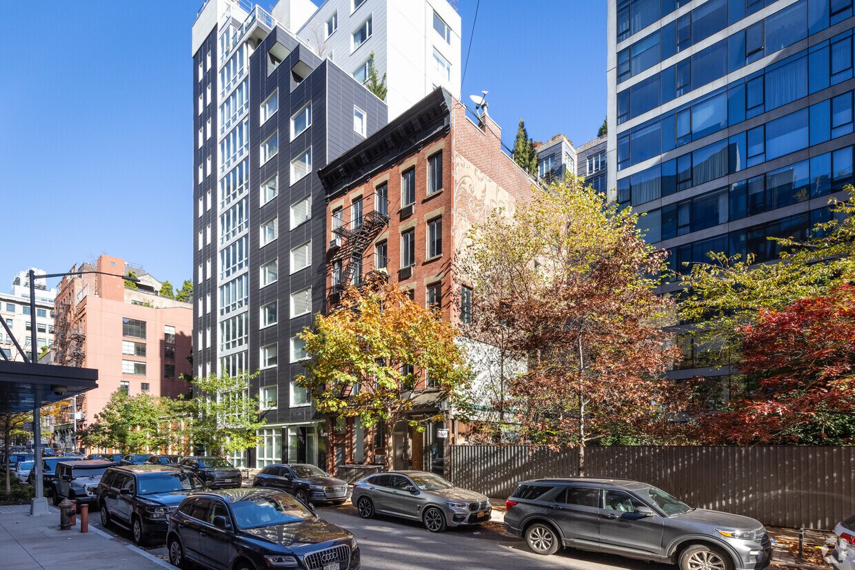 Primary Photo - 20 Renwick St