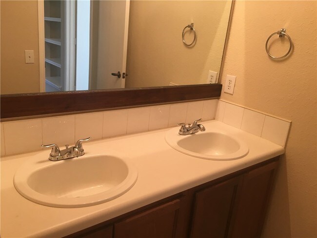 Foto del edificio - 2404 Magin Meadow Dr