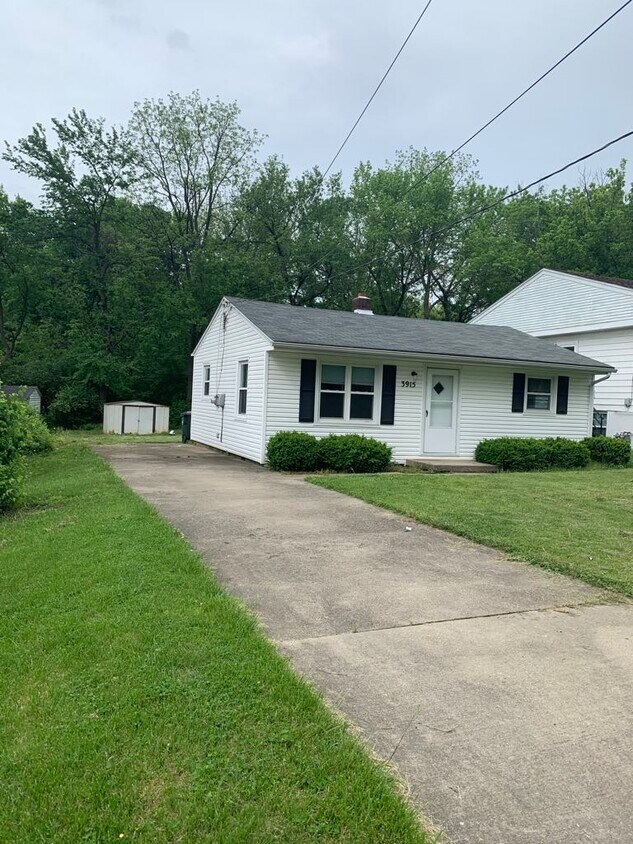 Primary Photo - 3915 Riverview Ave