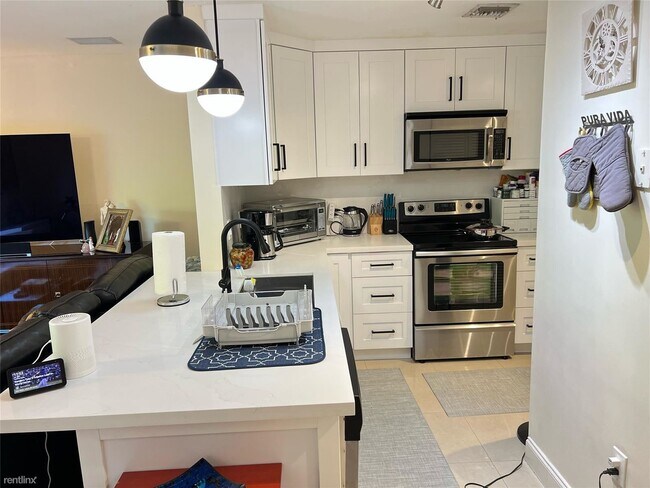 Building Photo - 3 br, 2.5 bath House - 10851 NW 8th St