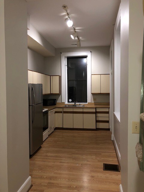 Building Photo - 428 Elizabeth St