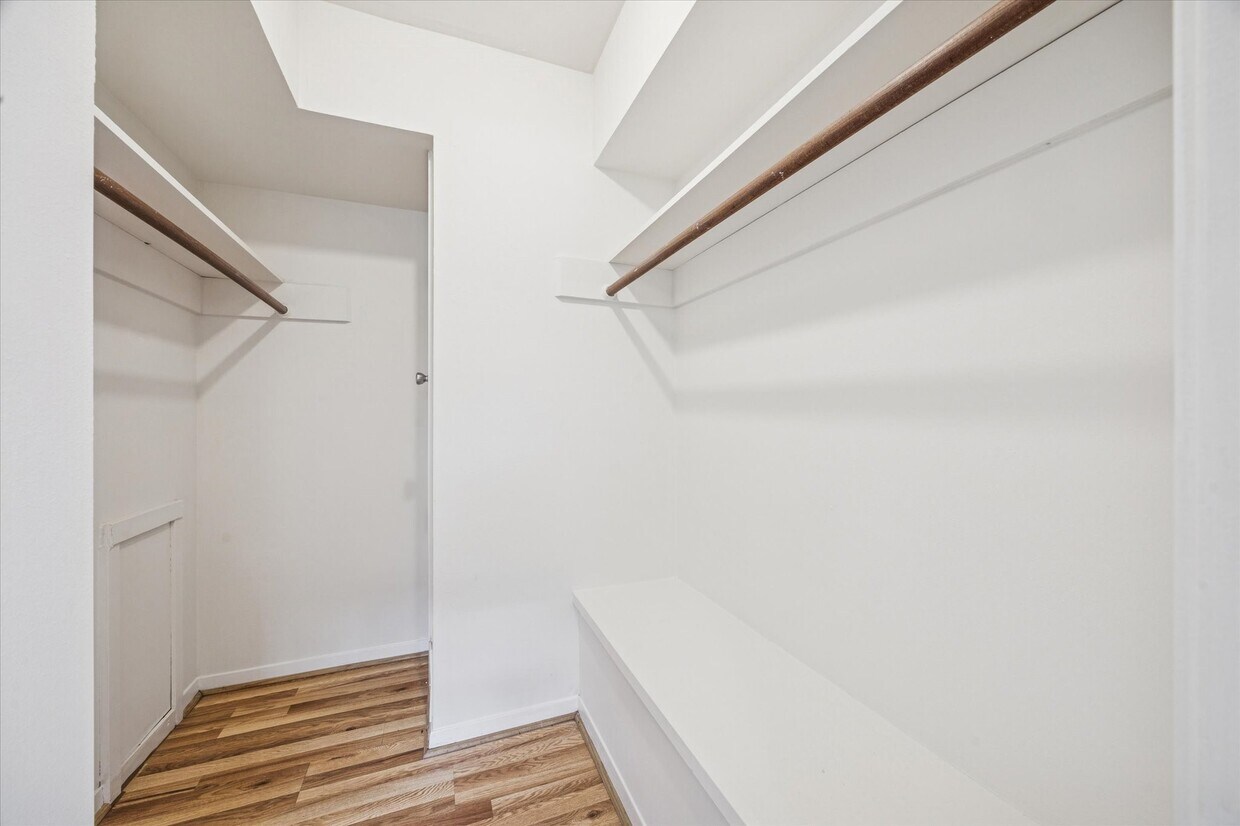 Foto del edificio - 3703 Roseland St