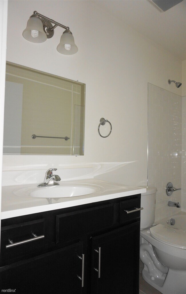 Building Photo - 337 N Charles St