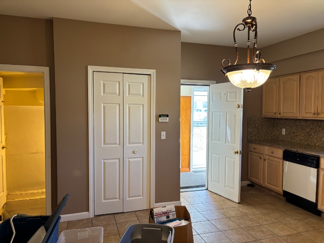 Building Photo - 53 Clemence St