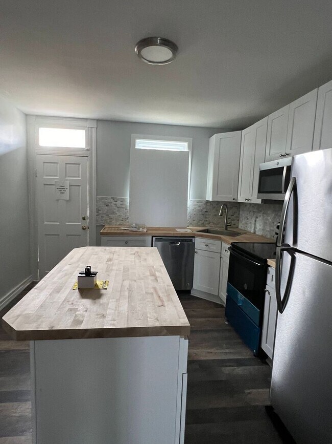 Photo - Newly Renovated 2 Bedroom in Baltimore Cit... House
