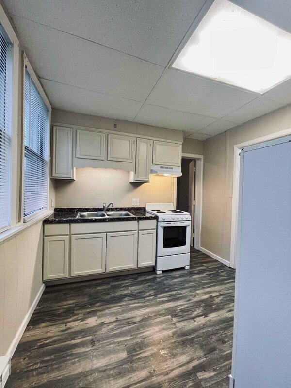 Foto del edificio - 10680 Allentown Blvd