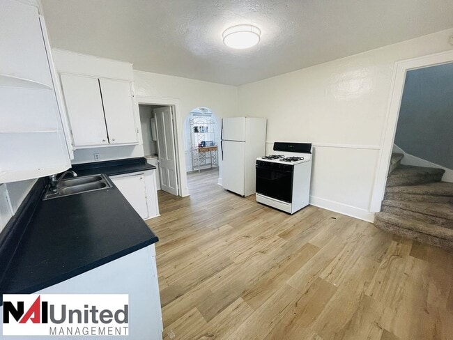 Building Photo - Three bedroom, one bathroom home for rent