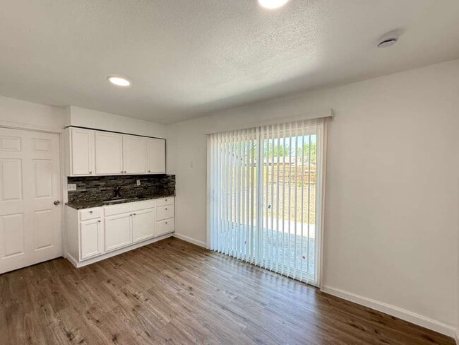 Photo - 5331 Bakersfield St House