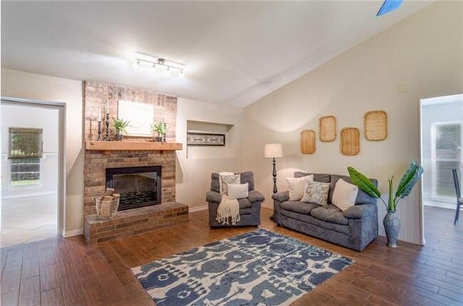 Building Photo - 5100 Hilltop Ct