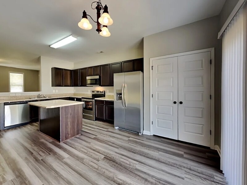 Foto principal - 229 Haywood Ln