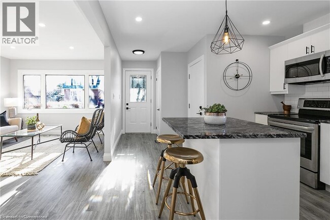 Building Photo - 254 W 31st St
