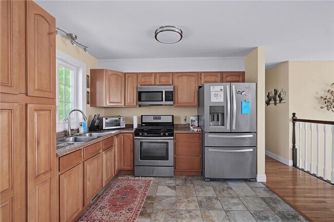 Building Photo - 45 Oakwood Ave