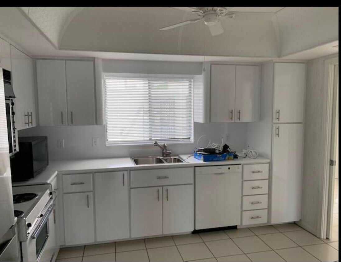 Primary Photo - 1902 Presidential Way, Unit 1-E