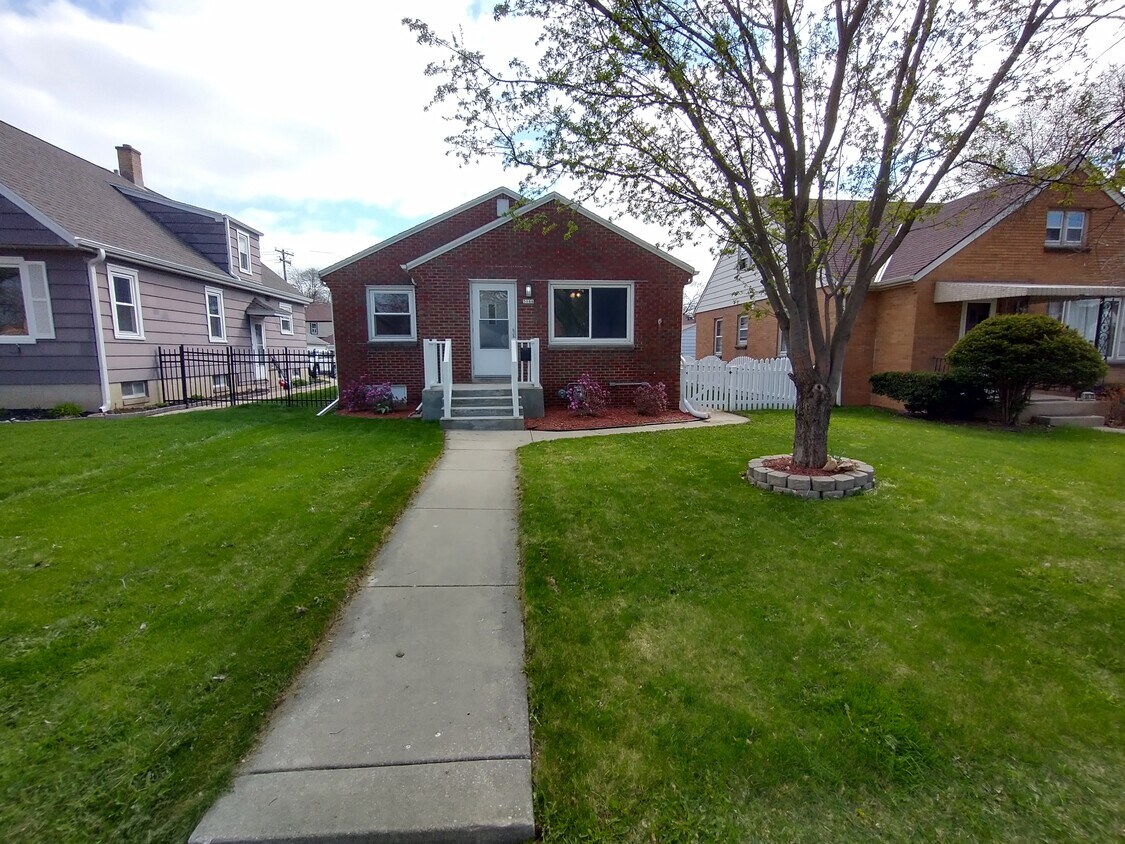 Primary Photo - 3166 S 43rd St