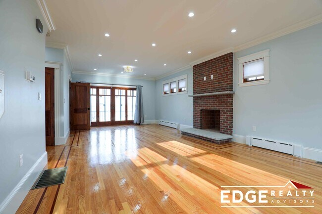 Building Photo - 60 Langley Rd