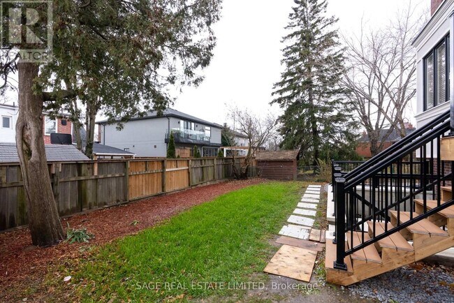 Photo du bâtiment - 185 Fairholme Ave