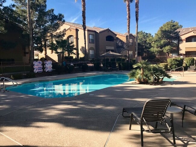 Foto del edificio - Great Gated Community Upgraded 1 Bedroom- ...